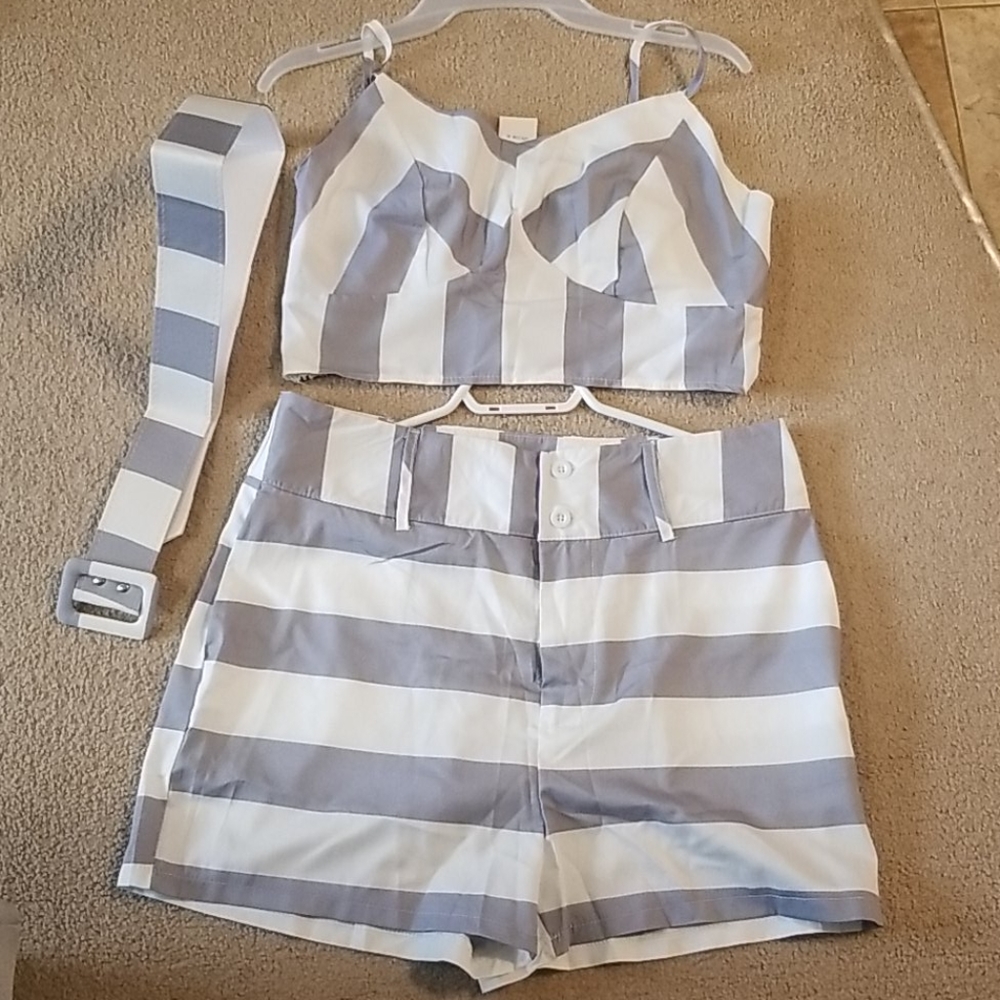 2 pc short set w/belt